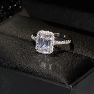 luxury Moissanite Diamond Ring for Women - Image 11